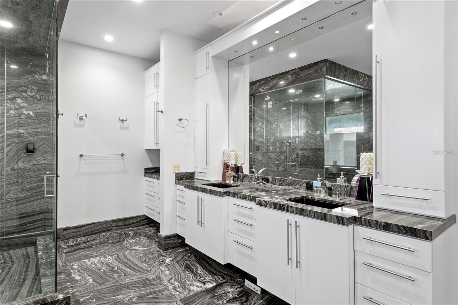 2 SANDPIPER RD, TAMPA, FL, 33609