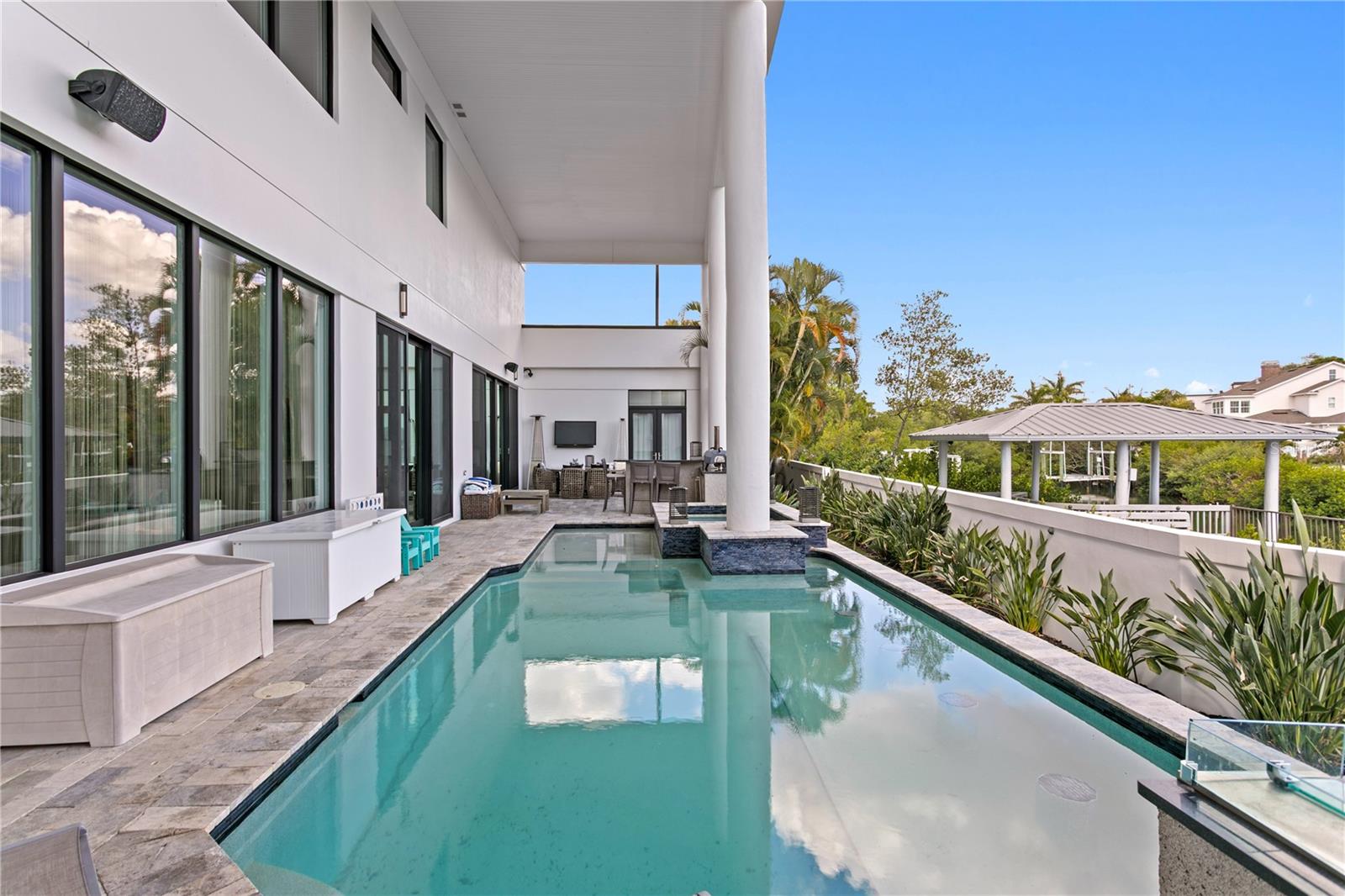 2 SANDPIPER RD, TAMPA, FL, 33609