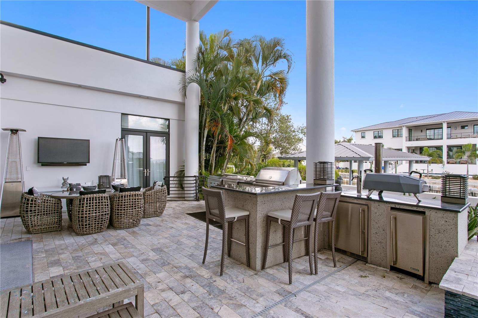 2 SANDPIPER RD, TAMPA, FL, 33609