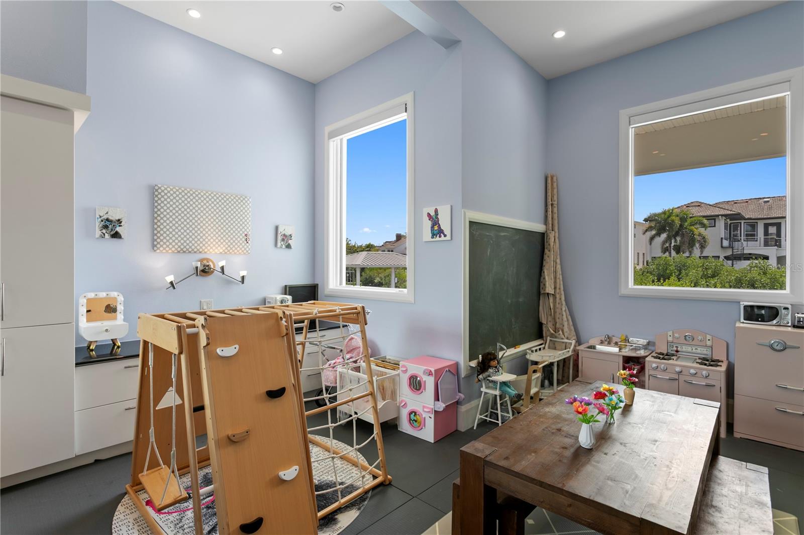 2 SANDPIPER RD, TAMPA, FL, 33609