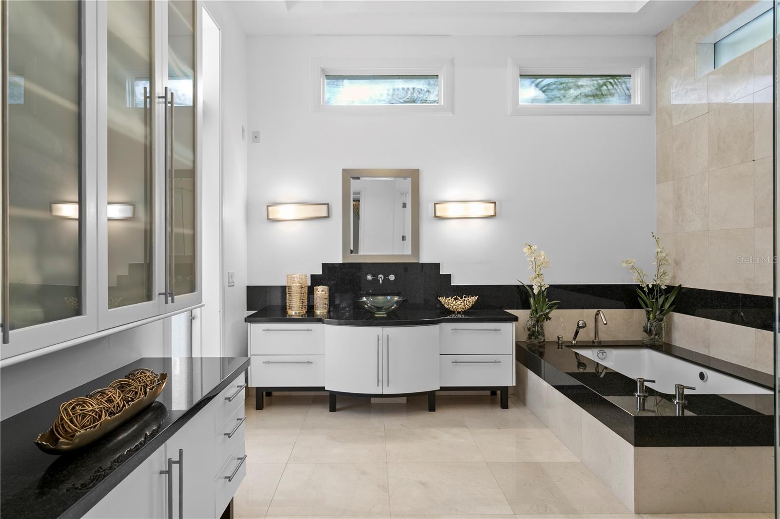 2 SANDPIPER RD, TAMPA, FL, 33609