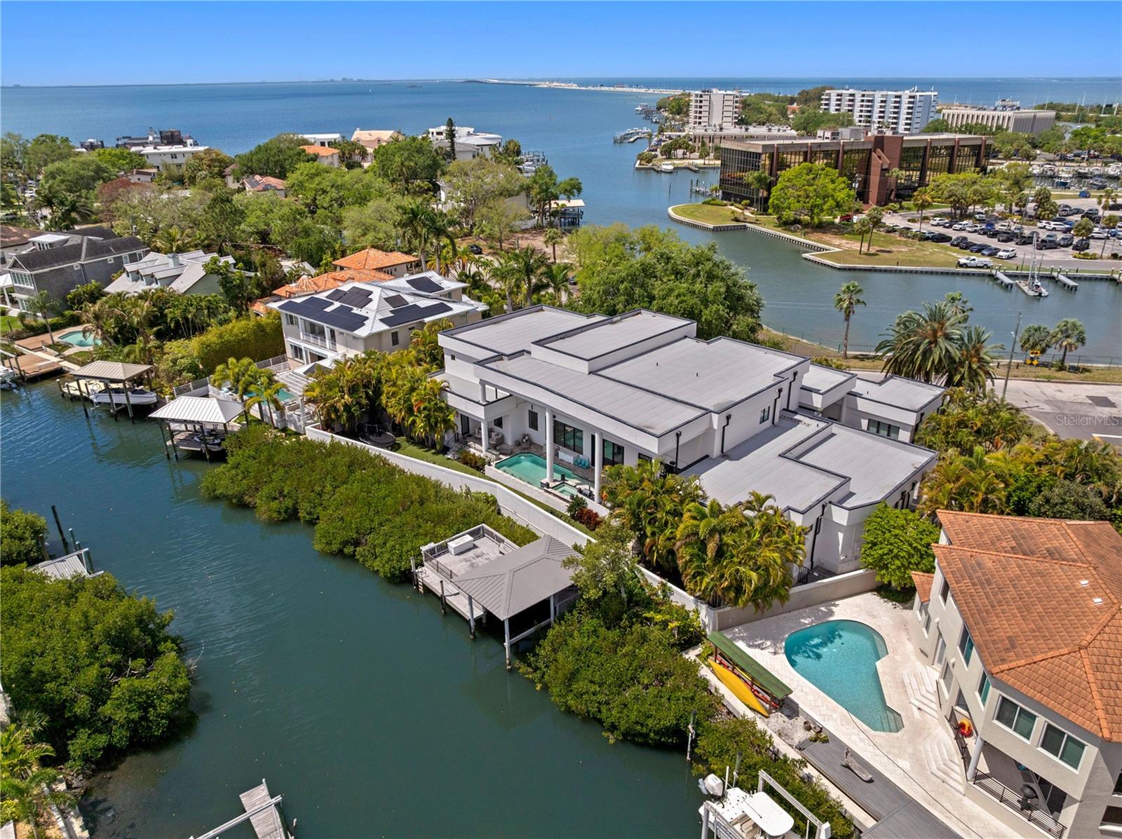 2 SANDPIPER RD, TAMPA, FL, 33609