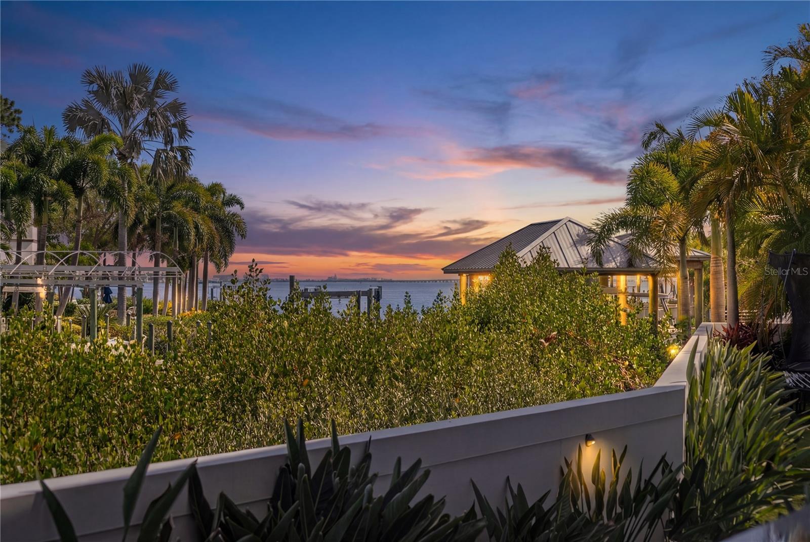 2 SANDPIPER RD, TAMPA, FL, 33609