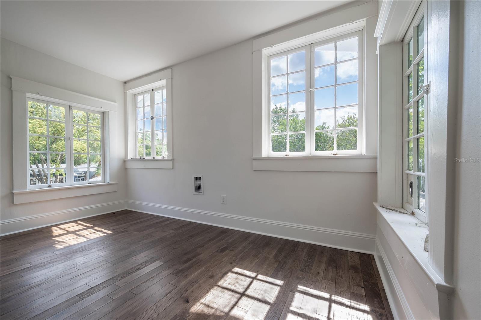 6009 N SUWANEE AVE, TAMPA, FL, 33604