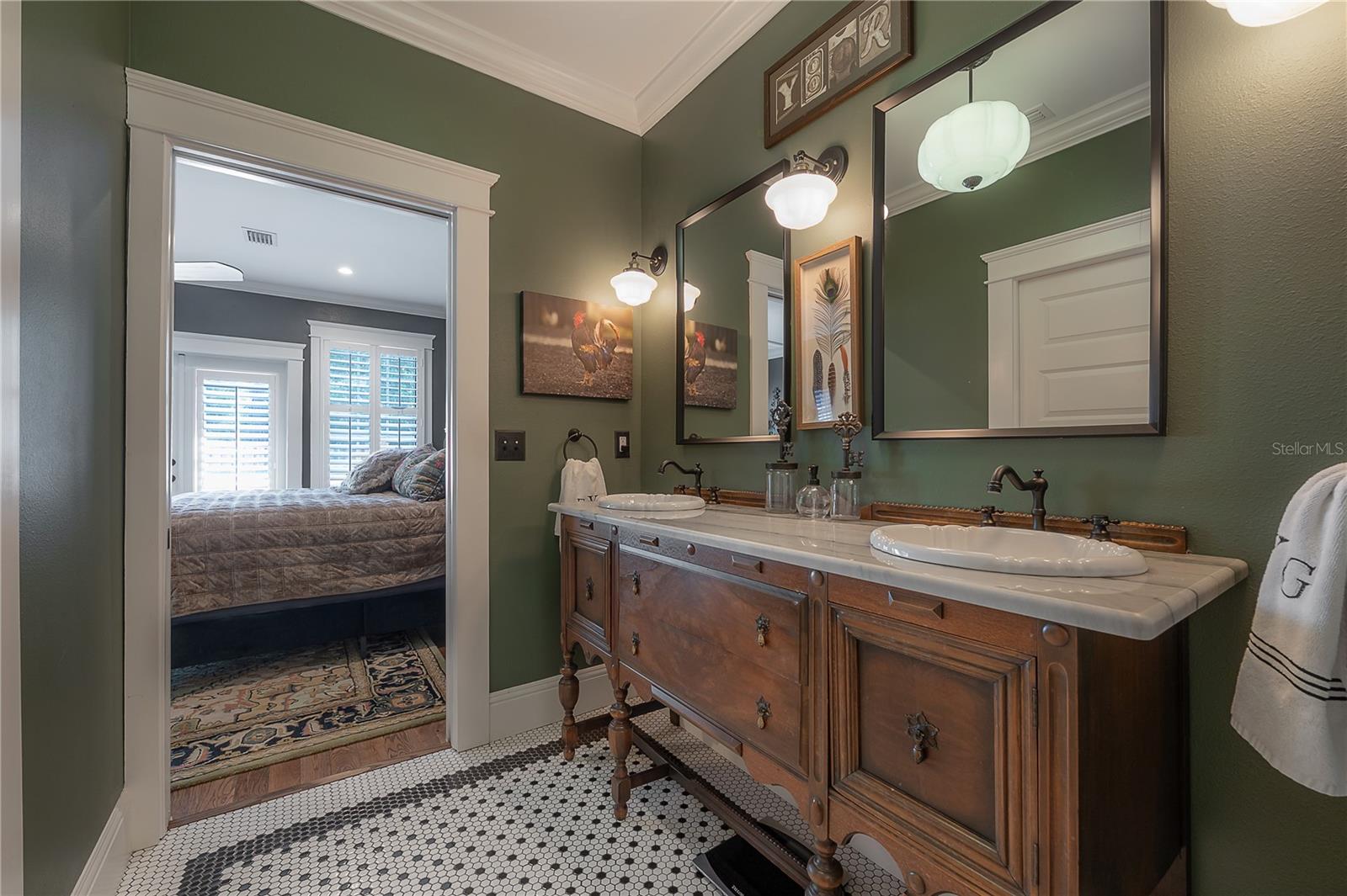 6009 N SUWANEE AVE, TAMPA, FL, 33604