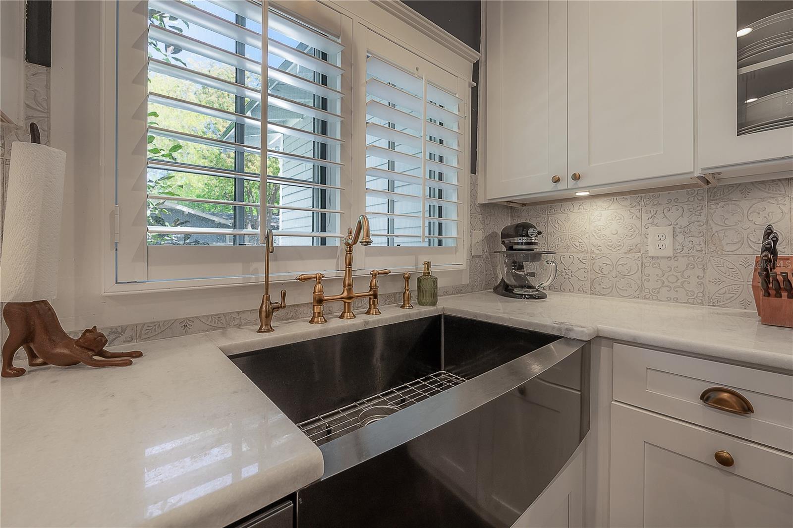 6009 N SUWANEE AVE, TAMPA, FL, 33604