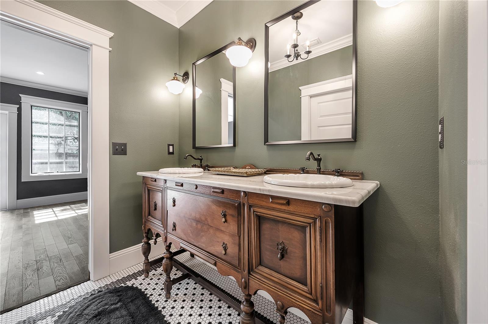 6009 N SUWANEE AVE, TAMPA, FL, 33604