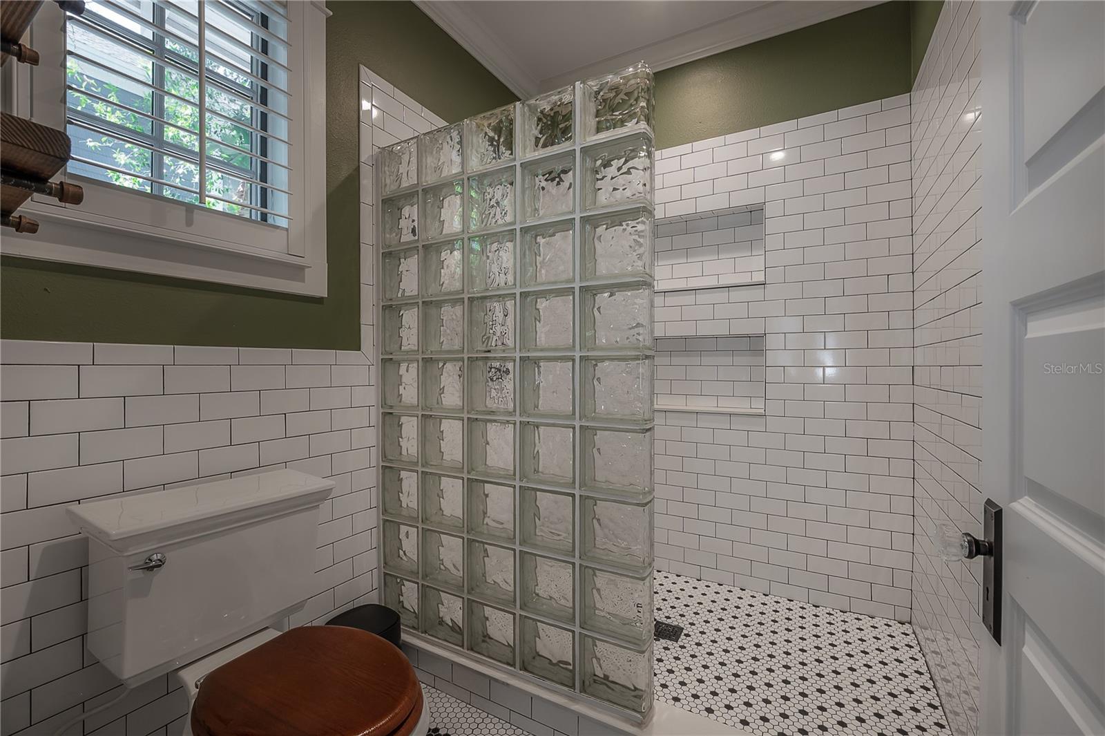 6009 N SUWANEE AVE, TAMPA, FL, 33604