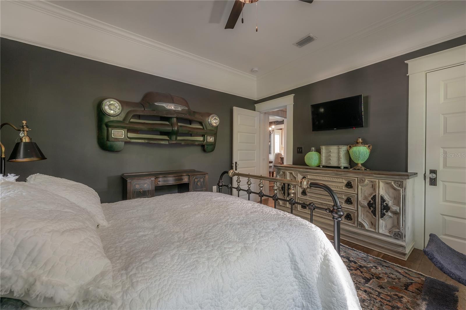 6009 N SUWANEE AVE, TAMPA, FL, 33604