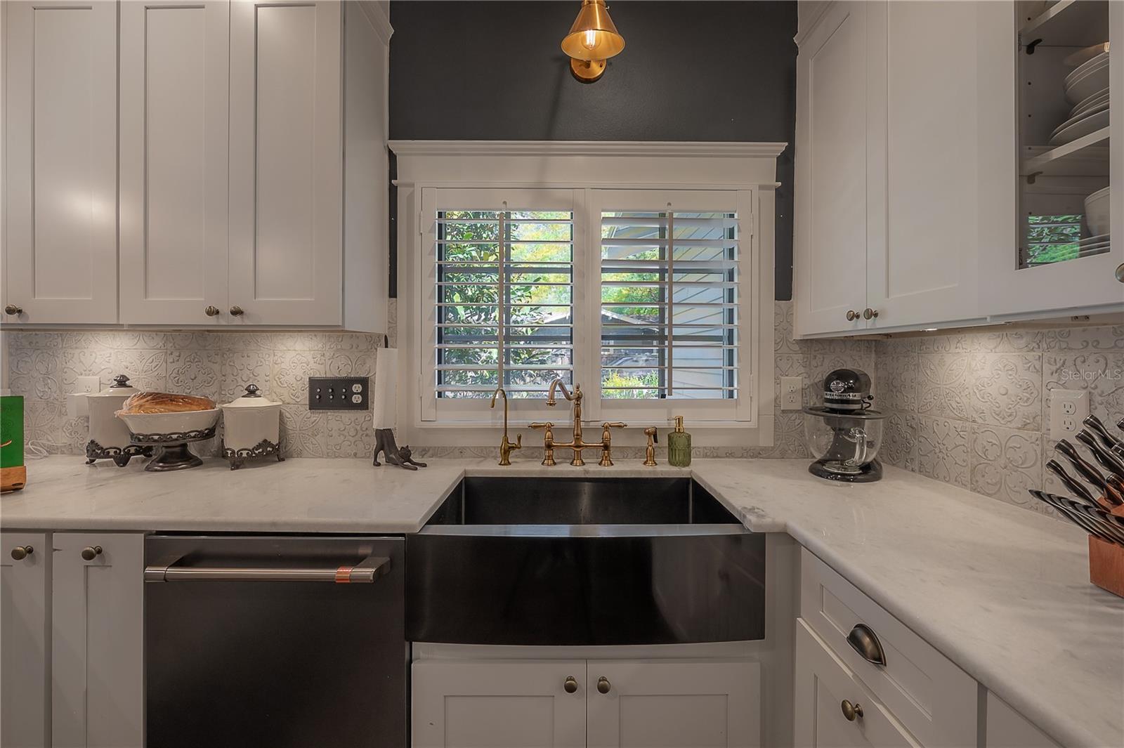 6009 N SUWANEE AVE, TAMPA, FL, 33604