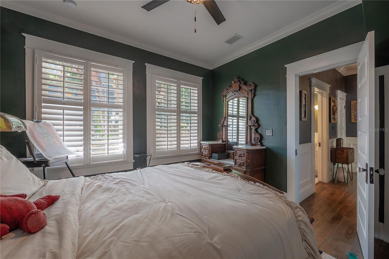 6009 N SUWANEE AVE, TAMPA, FL, 33604