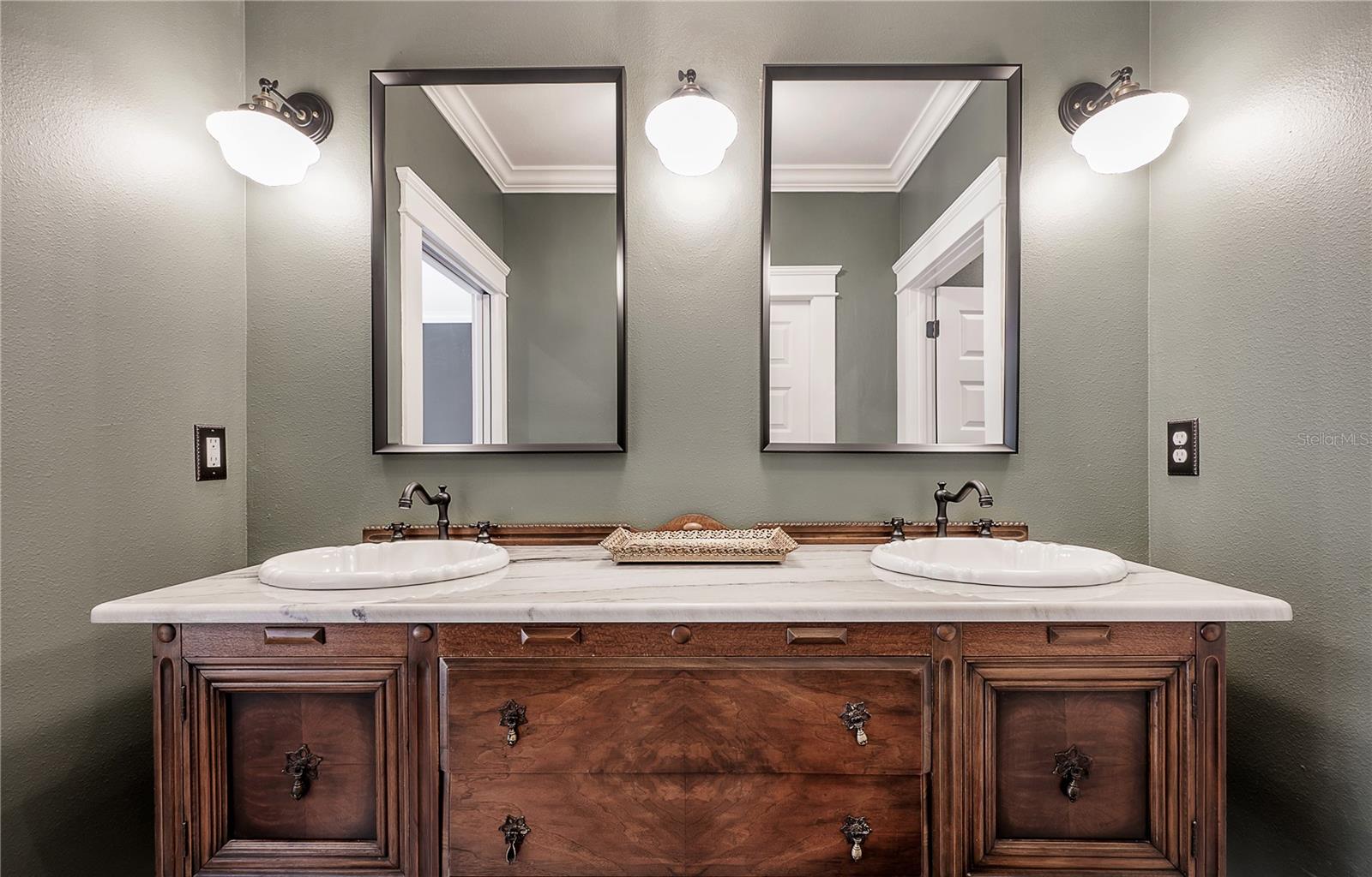 6009 N SUWANEE AVE, TAMPA, FL, 33604