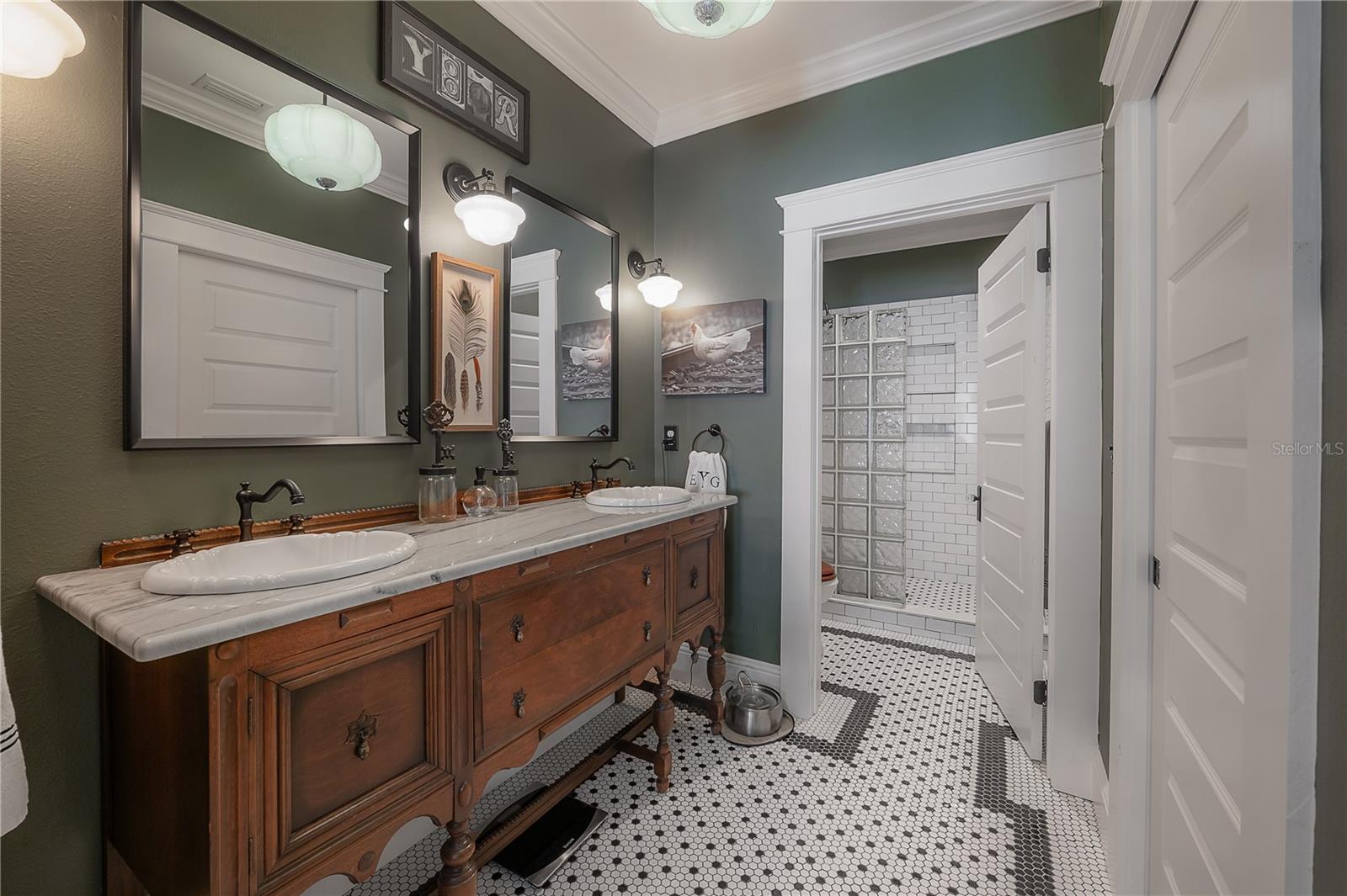 6009 N SUWANEE AVE, TAMPA, FL, 33604