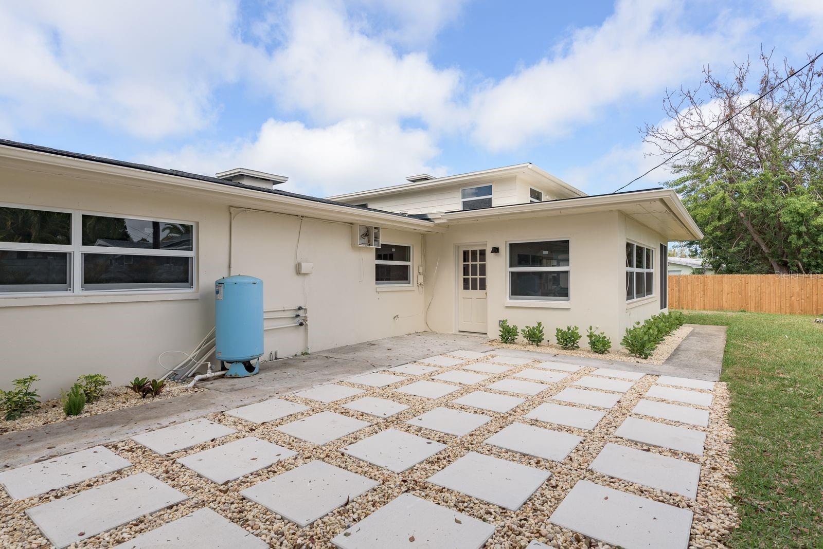 2347 WATROUS DR, DUNEDIN, FL, 34698