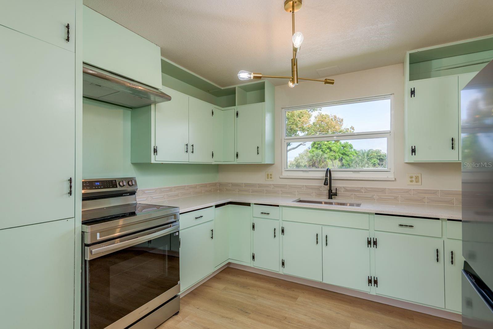 2347 WATROUS DR, DUNEDIN, FL, 34698
