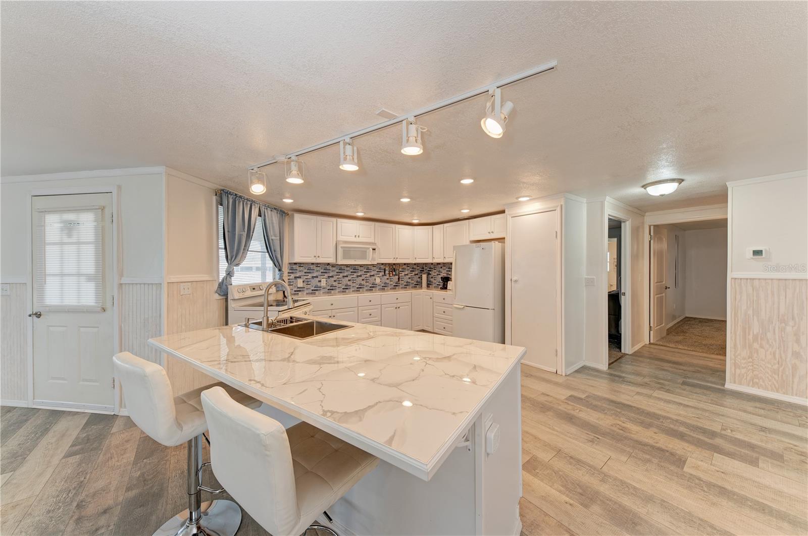 2 S FLORA VISTA ST, ENGLEWOOD, FL, 34223