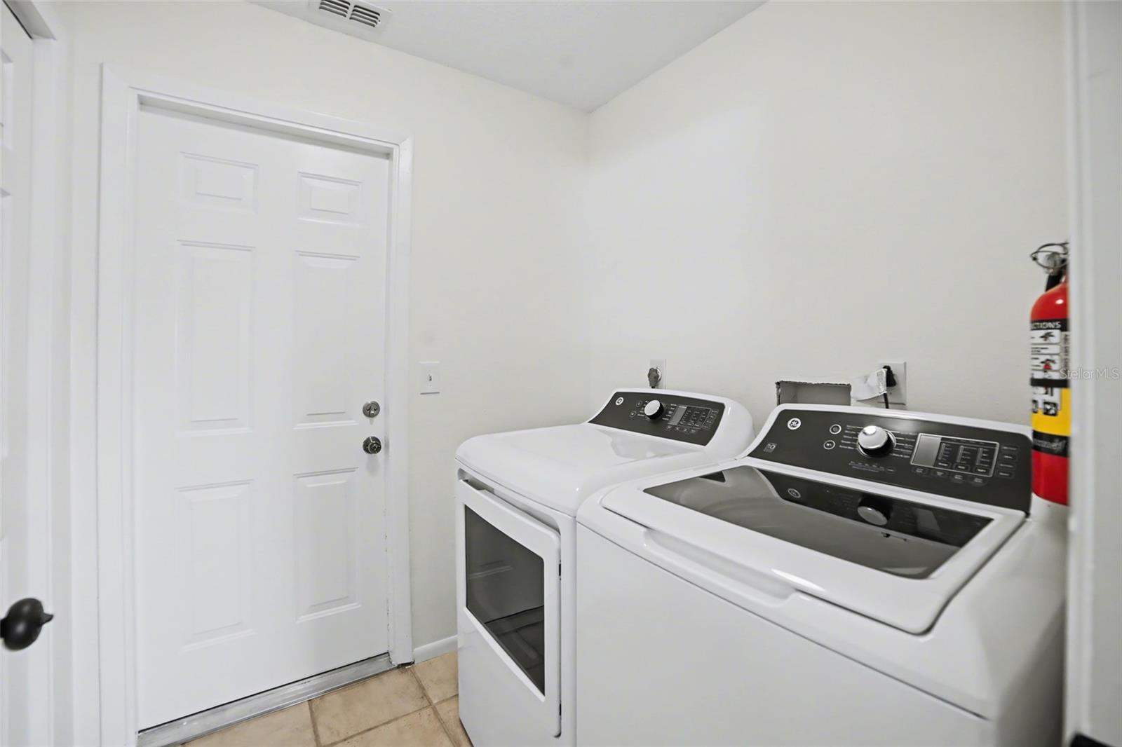 7918 CYPRESS LAKE DR, SARASOTA, FL, 34243