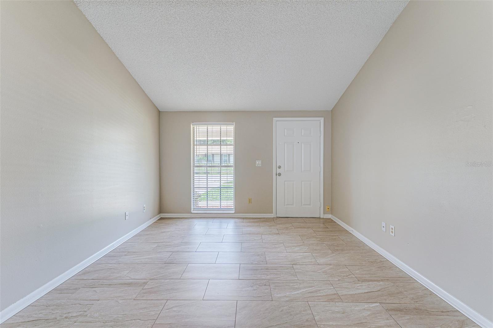 16017 WOODPINE DR, TAMPA, FL, 33618