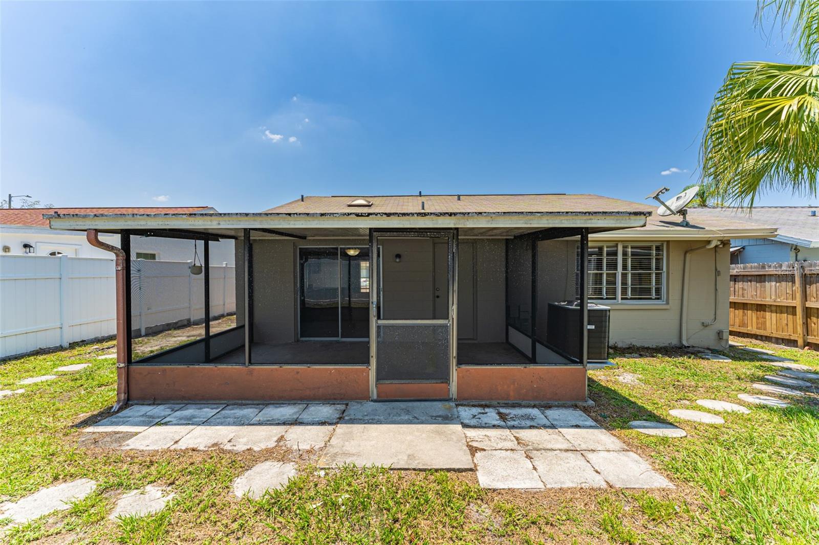 16017 WOODPINE DR, TAMPA, FL, 33618