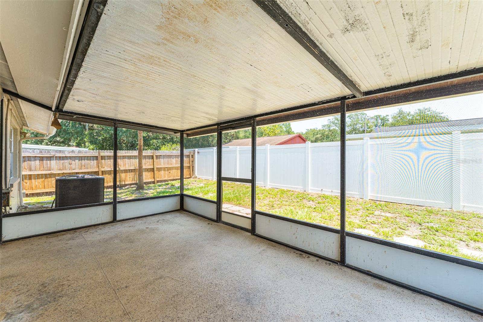 16017 WOODPINE DR, TAMPA, FL, 33618