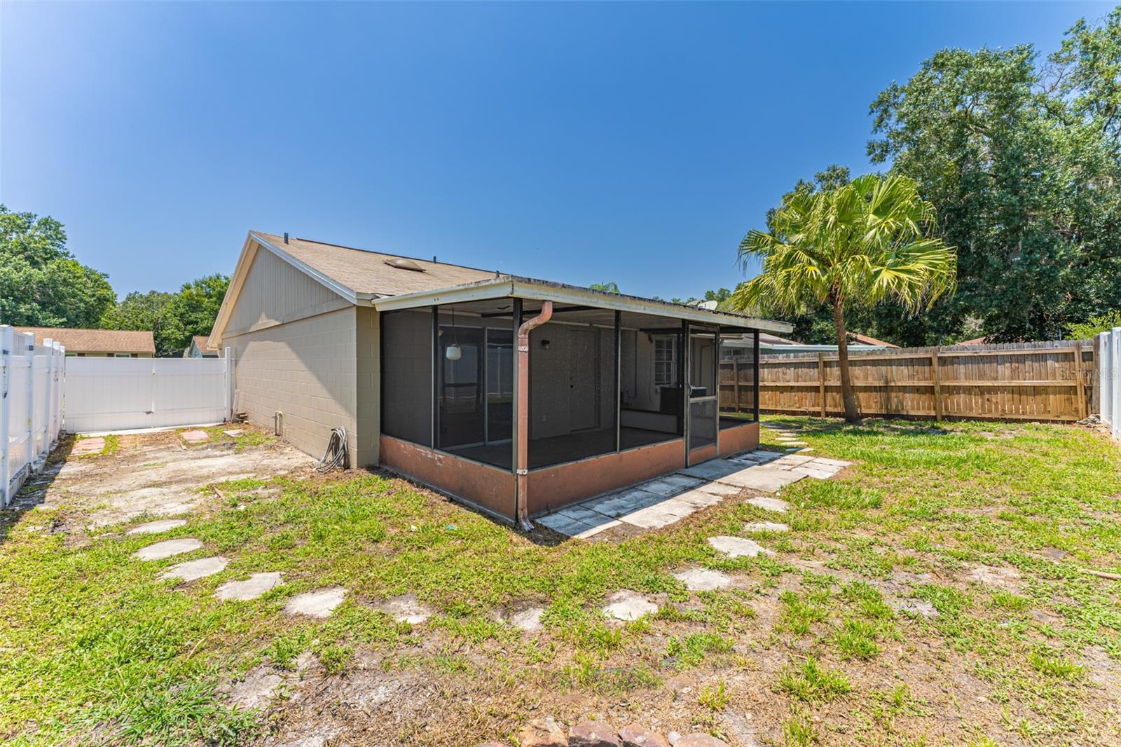 16017 WOODPINE DR, TAMPA, FL, 33618