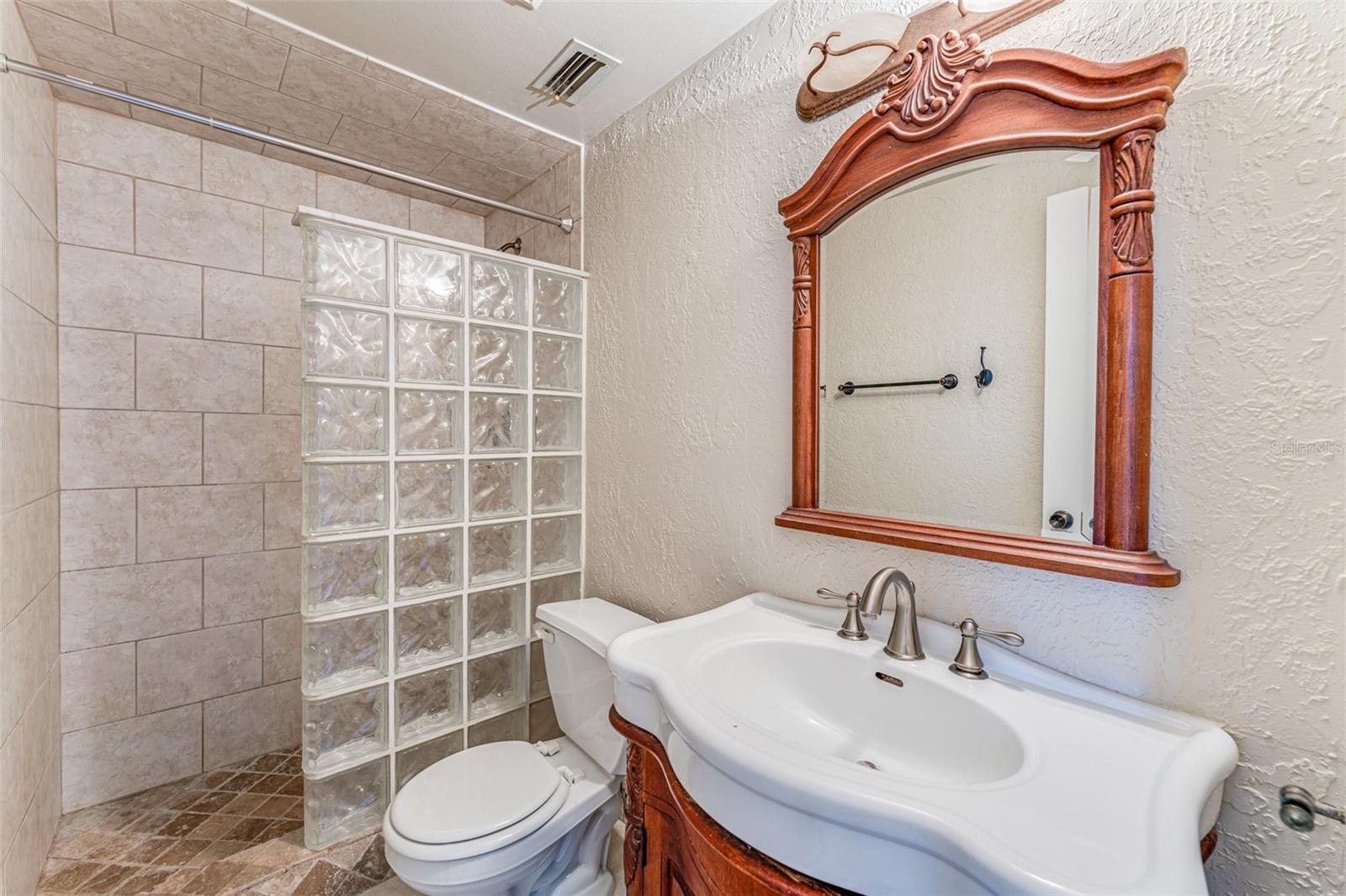 16017 WOODPINE DR, TAMPA, FL, 33618