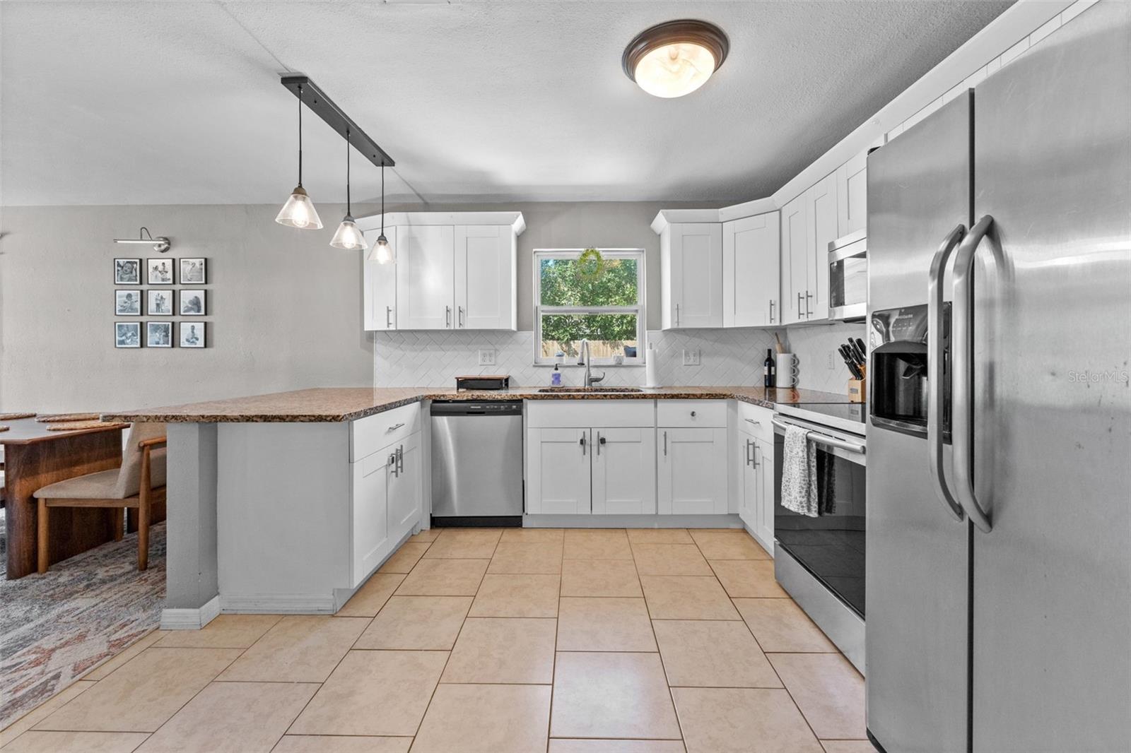 251 DAVISON AVE NE, ST PETERSBURG, FL, 33703