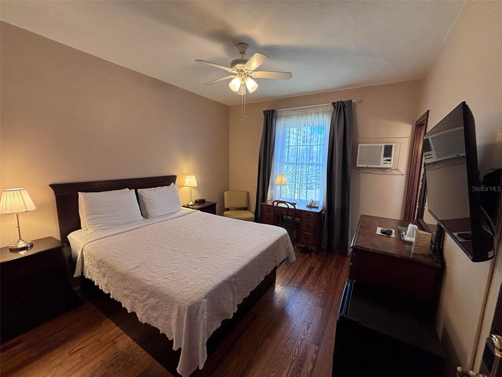 ST PETERSBURG, FL, 33701