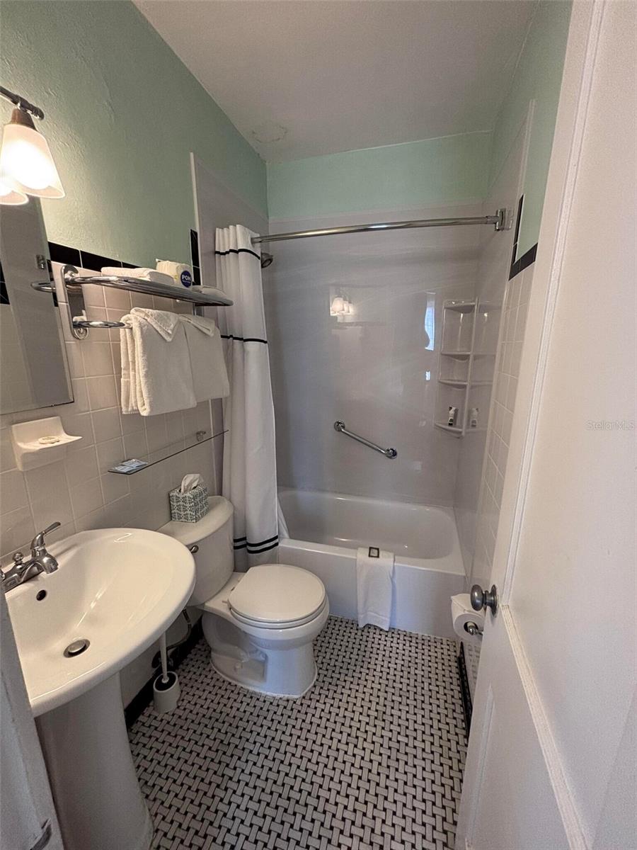 ST PETERSBURG, FL, 33701