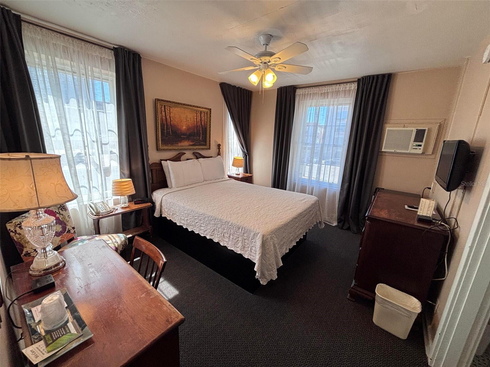 ST PETERSBURG, FL, 33701