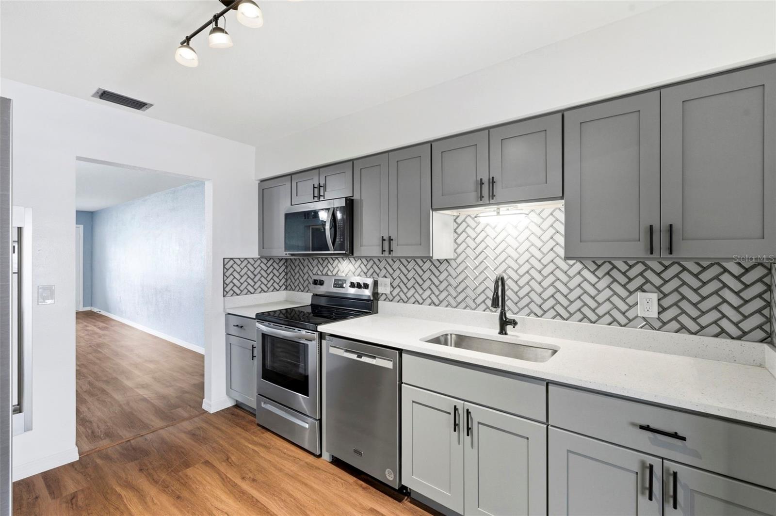 5155 9TH AVE N #104, ST PETERSBURG, FL, 33710