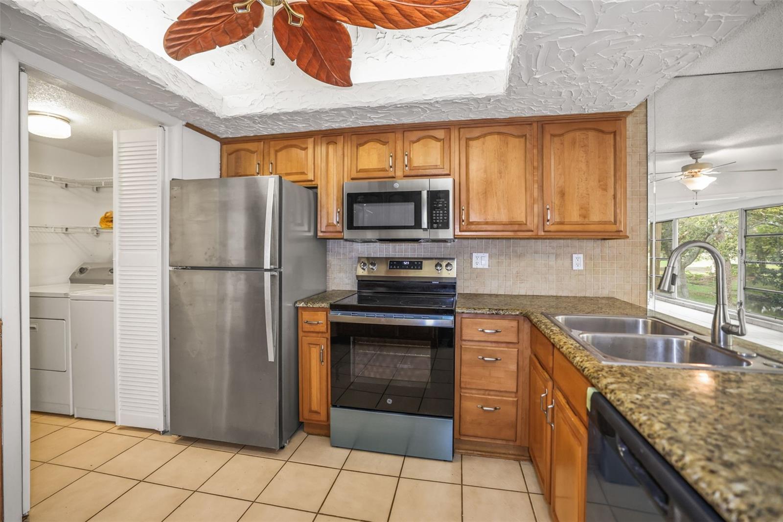 225 COUNTRY CLUB DR #D237, LARGO, FL, 33771
