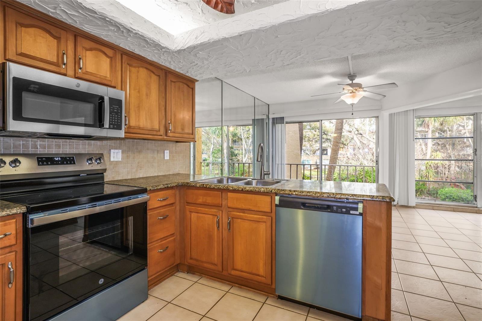 225 COUNTRY CLUB DR #D237, LARGO, FL, 33771
