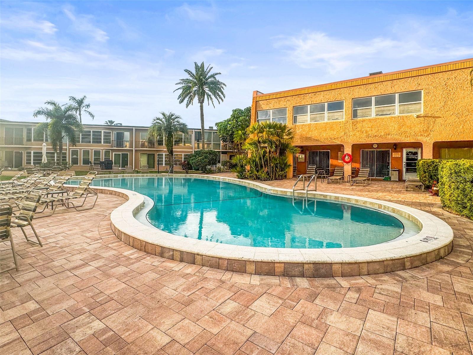 225 COUNTRY CLUB DR #D237, LARGO, FL, 33771