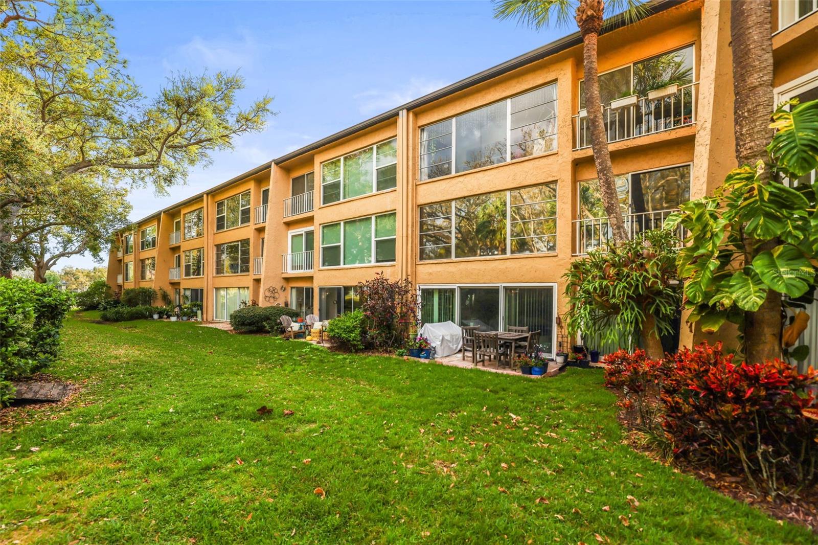 225 COUNTRY CLUB DR #D237, LARGO, FL, 33771