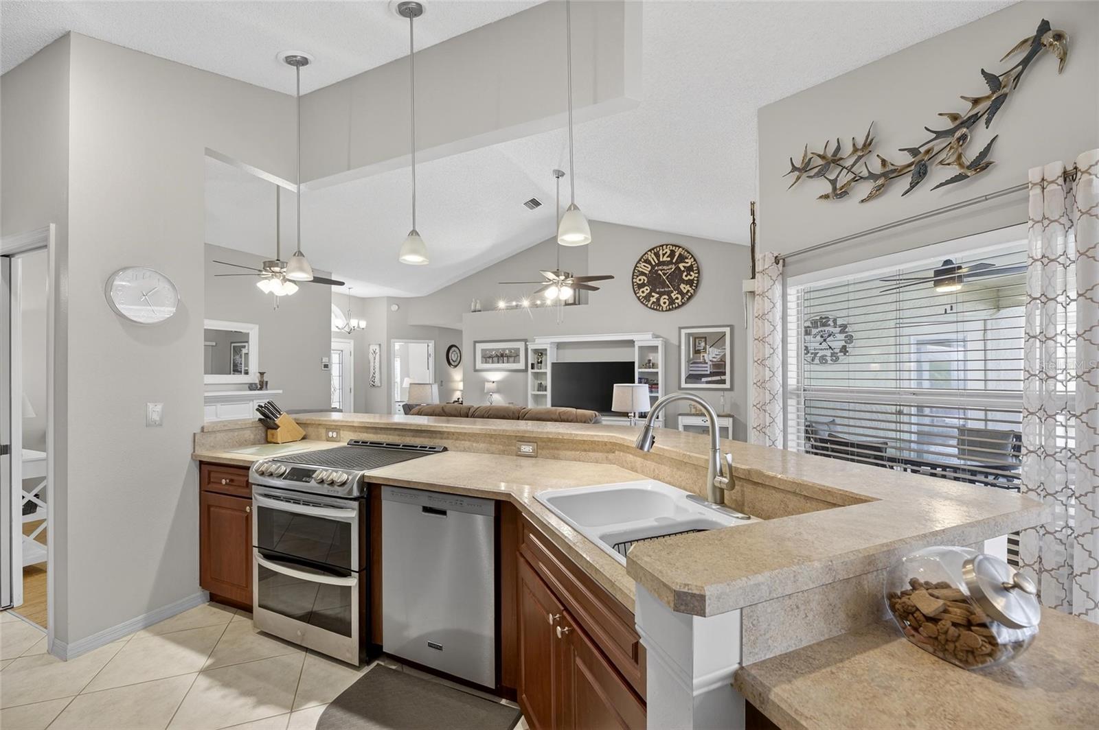 2316 E DEL WEBB BLVD, SUN CITY CENTER, FL, 33573