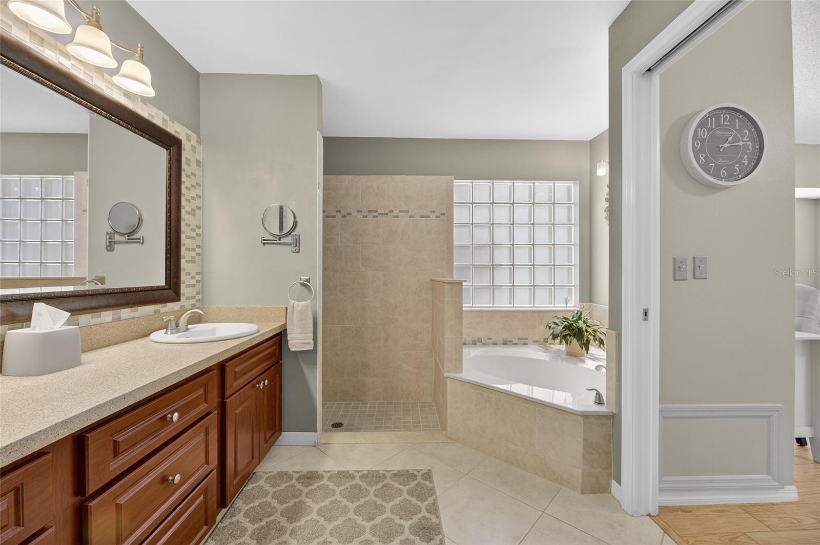 2316 E DEL WEBB BLVD, SUN CITY CENTER, FL, 33573