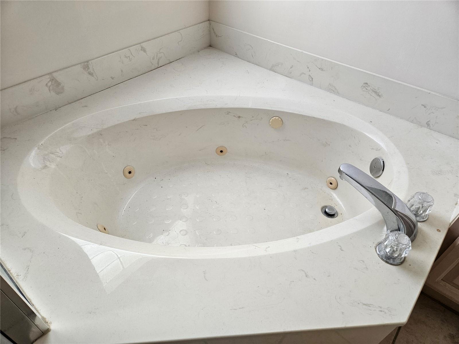 2421 E DEL WEBB BLVD, SUN CITY CENTER, FL, 33573