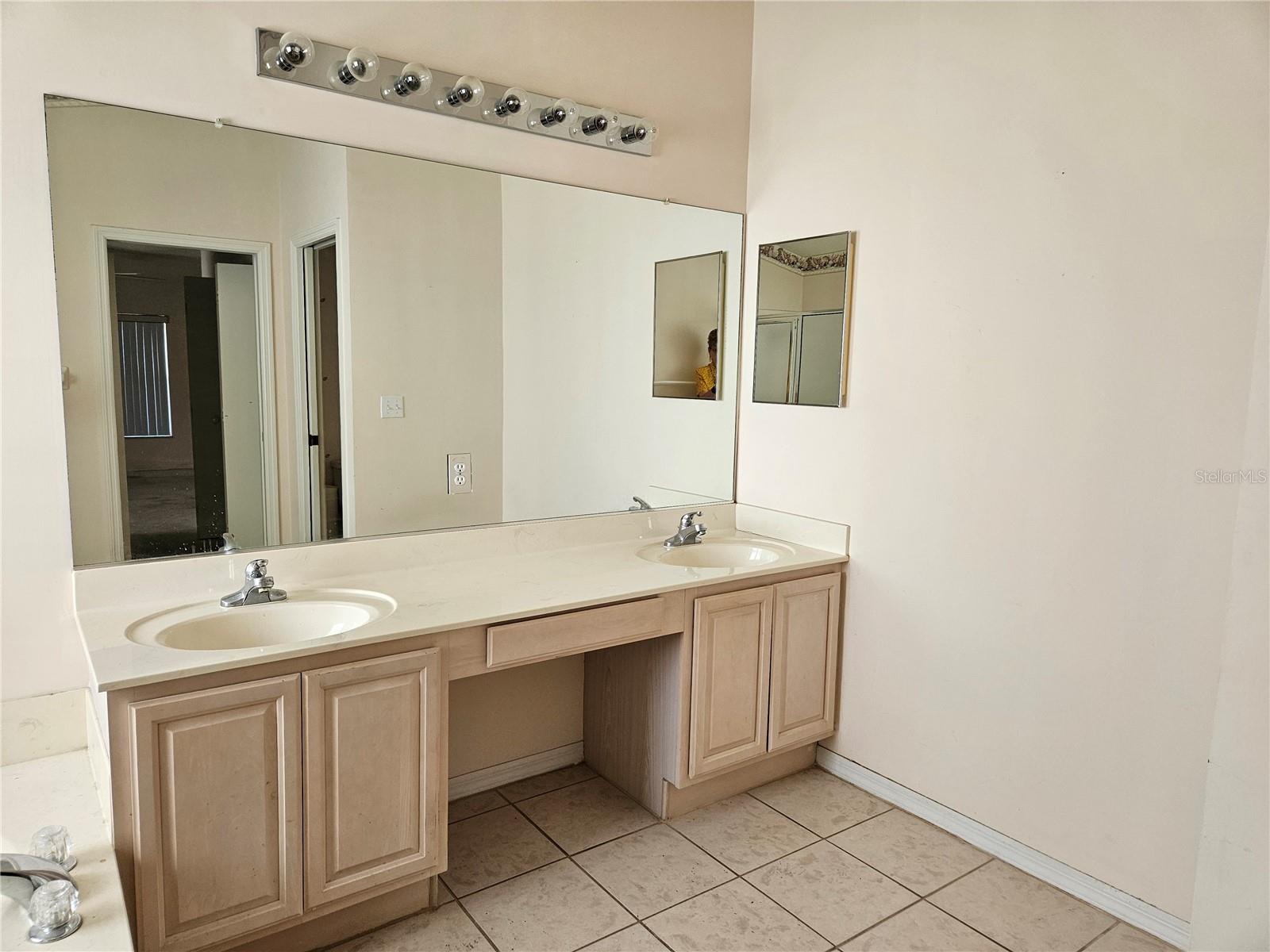 2421 E DEL WEBB BLVD, SUN CITY CENTER, FL, 33573