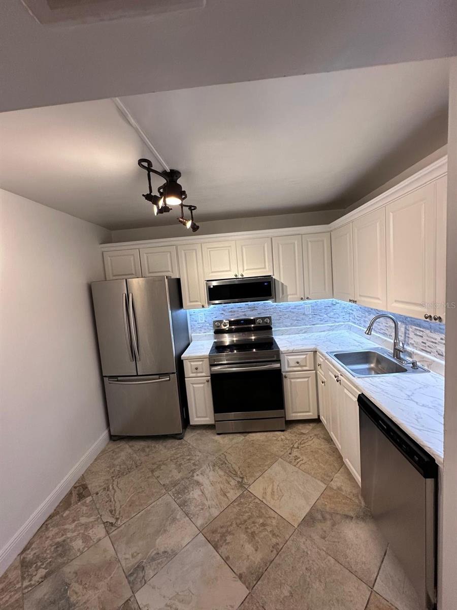 721 N PINE ISLAND RD #401, PLANTATION, FL, 33324