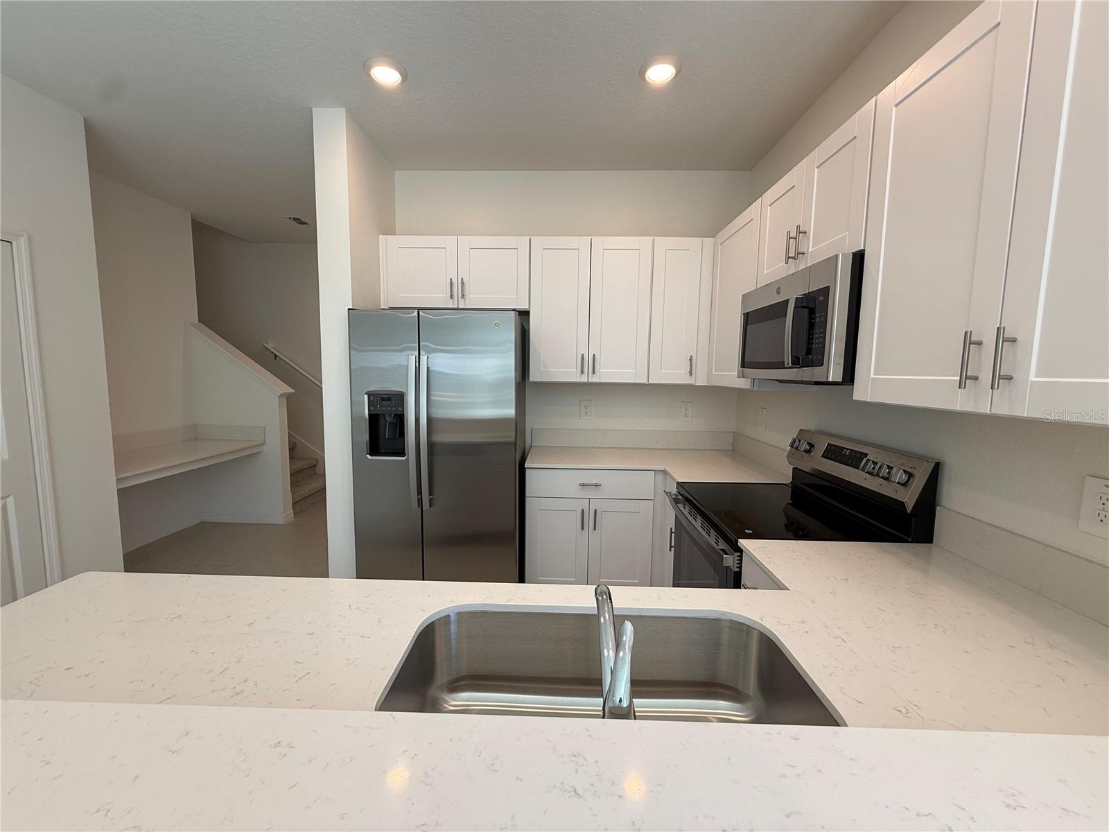 9869 FEASTER DR, WESLEY CHAPEL, FL, 33545