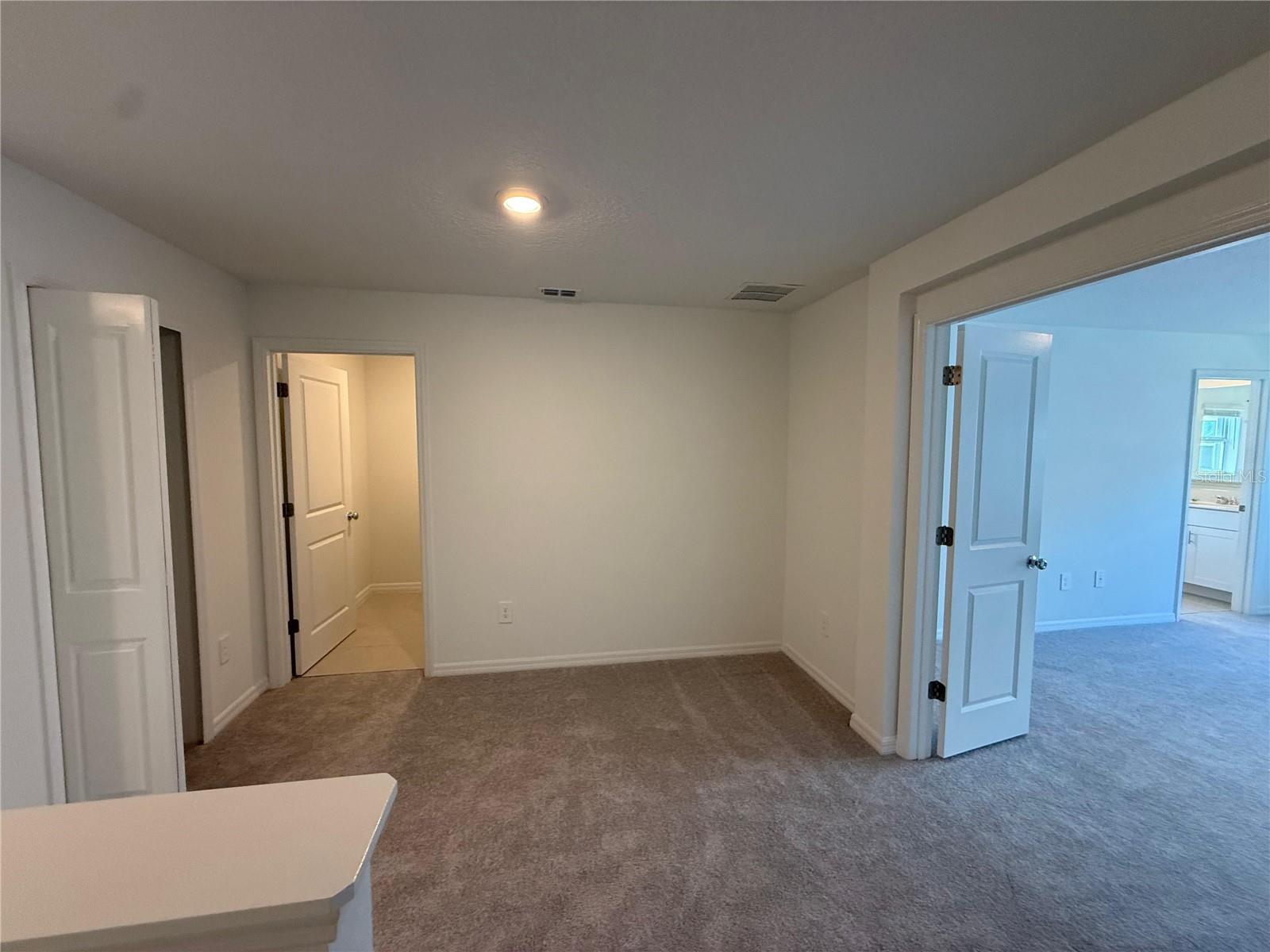 9869 FEASTER DR, WESLEY CHAPEL, FL, 33545