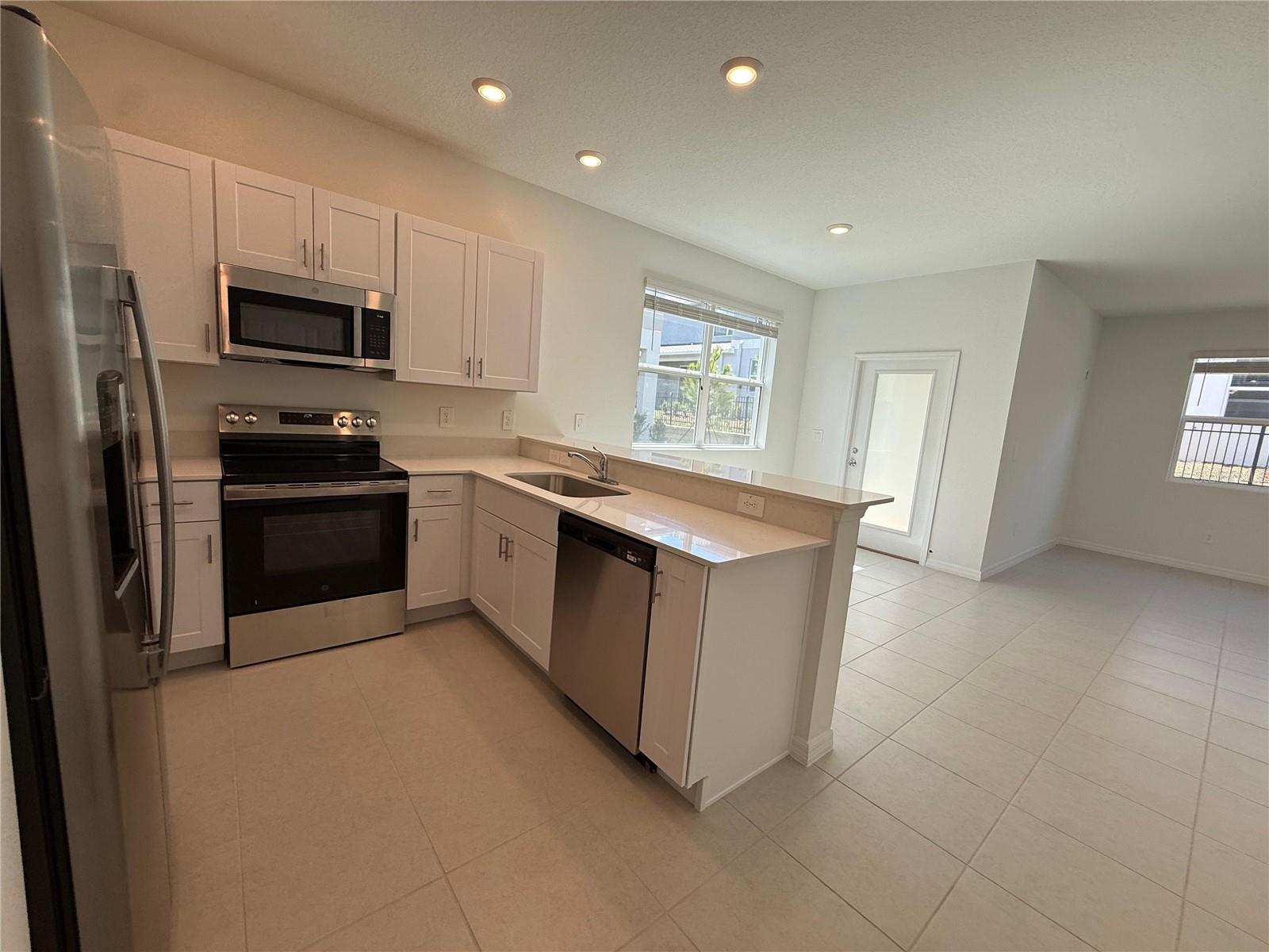 9869 FEASTER DR, WESLEY CHAPEL, FL, 33545