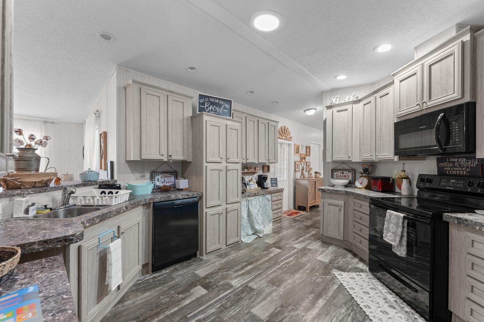 6300 GREEN POND RD, POLK CITY, FL, 33868