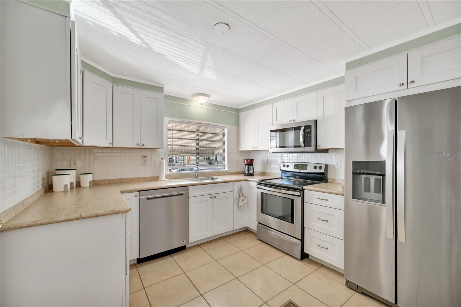 110 E SAINT LUCIA LOOP, APOLLO BEACH, FL, 33572