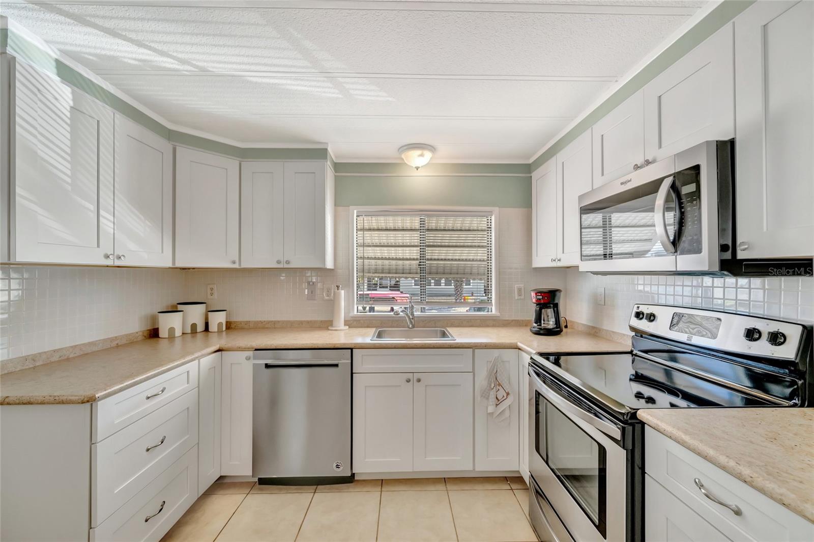 110 E SAINT LUCIA LOOP, APOLLO BEACH, FL, 33572