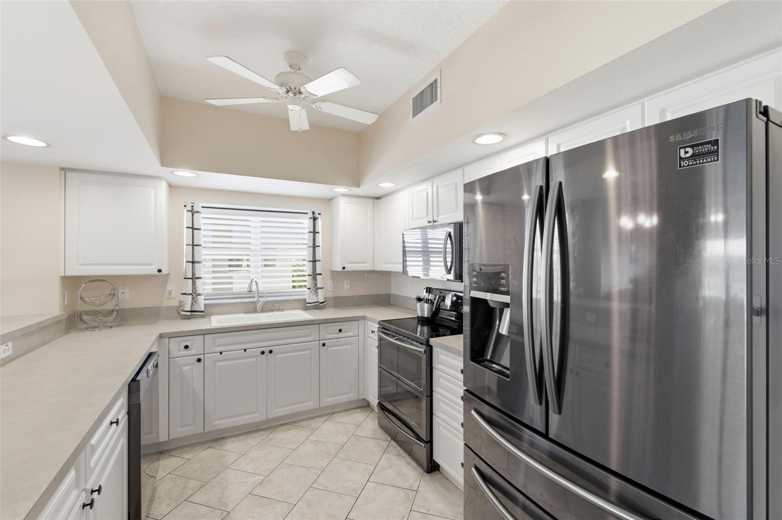 1200 COUNTRY CLUB DR #1206, LARGO, FL, 33771