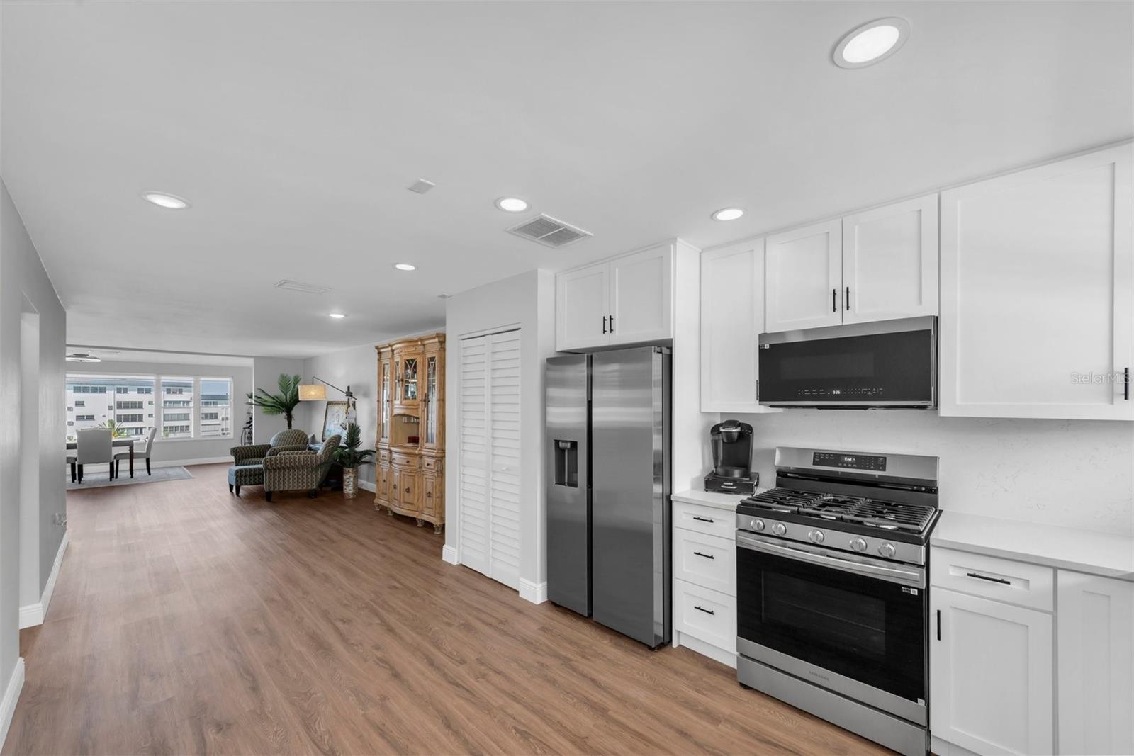 6025 SHORE BLVD S #405, GULFPORT, FL, 33707