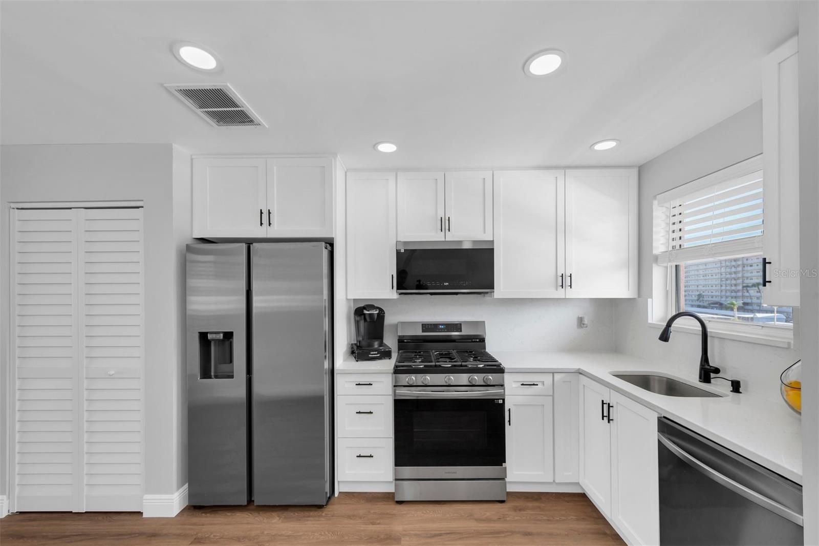 6025 SHORE BLVD S #405, GULFPORT, FL, 33707