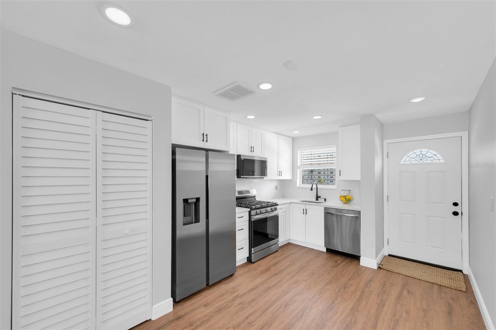 6025 SHORE BLVD S #405, GULFPORT, FL, 33707